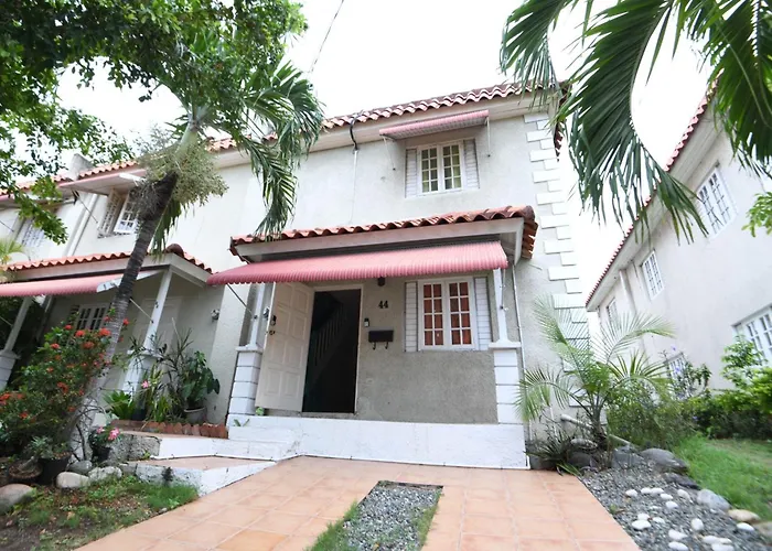 Cozy 2 Bedroom Townhouse In Gated Community, Kgn8 Newly Installed Solar Hot Water System