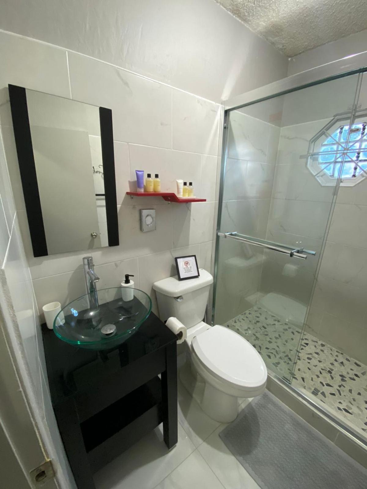 Cozy 2 Bedroom Townhouse In Gated Community, Kgn8 Newly Installed Solar Hot Water System