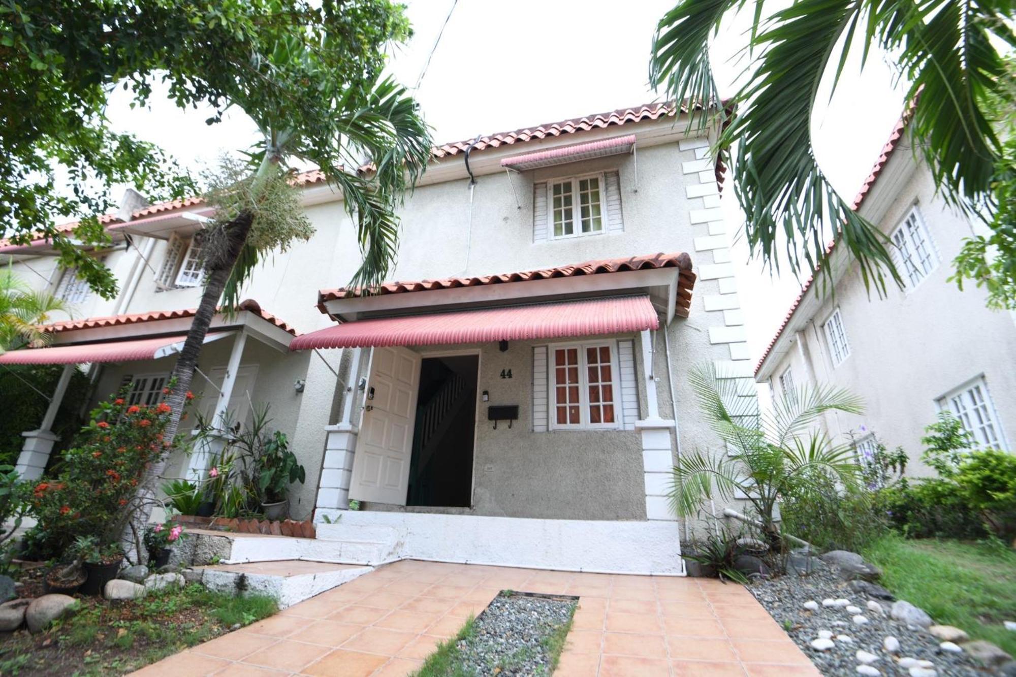 Cozy 2 Bedroom Townhouse In Gated Community, Kgn8 Newly Installed Solar Hot Water System Holiday home *